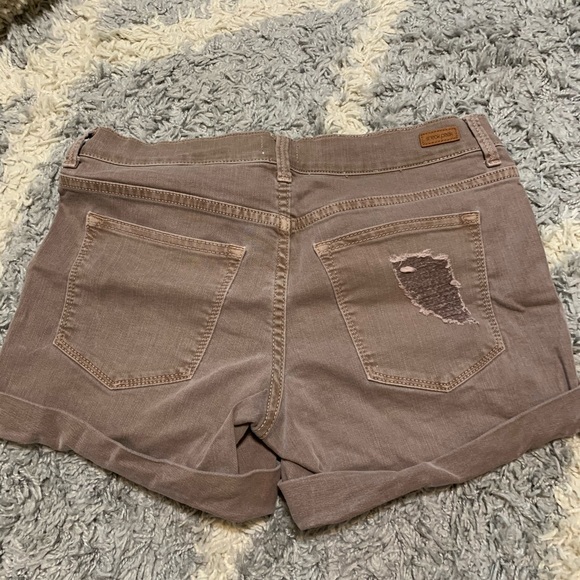 Sneak Peek taupe Jean shorts - Picture 2 of 2